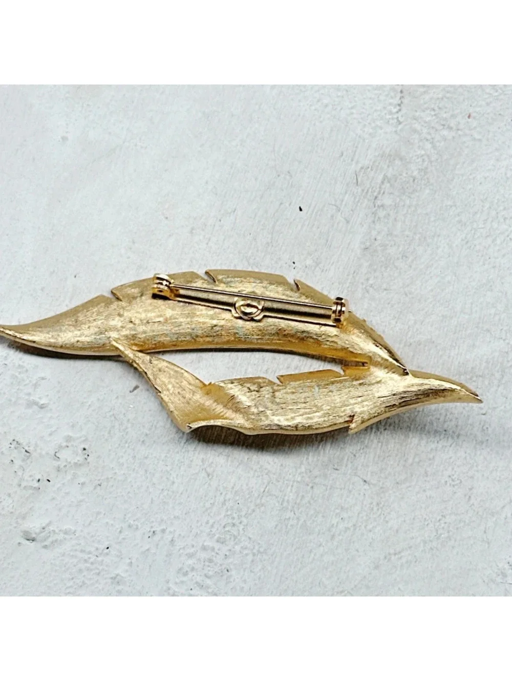 867mc. Bronze Leaf Vintage Brooch